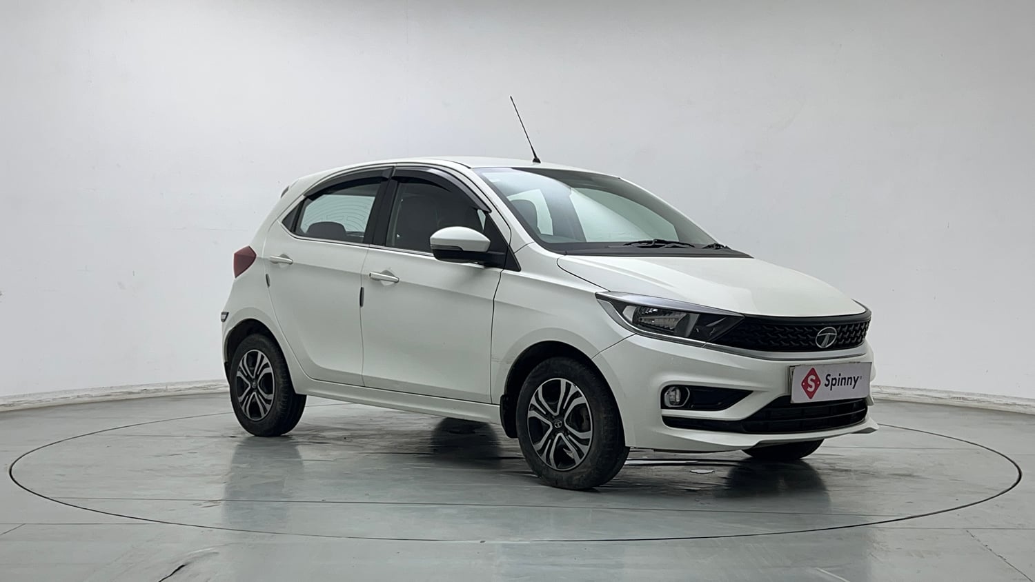 Used 2021 Tata Tiago XZ Petrol Manual exterior RIGHT FRONT CORNER VIEW