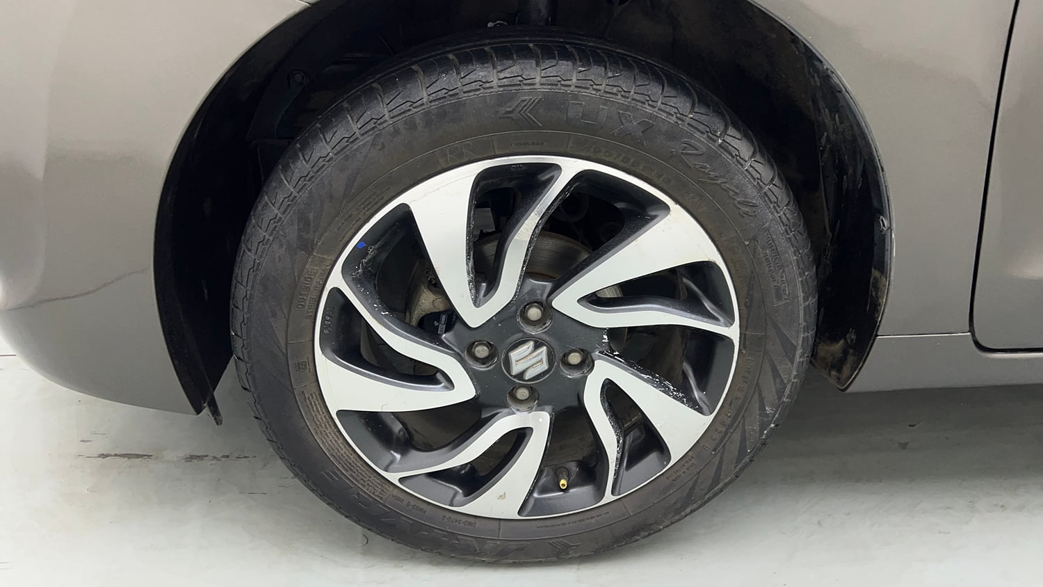 Used 2020 Maruti Suzuki Baleno Alpha Petrol Manual tyres LEFT FRONT TYRE RIM VIEW