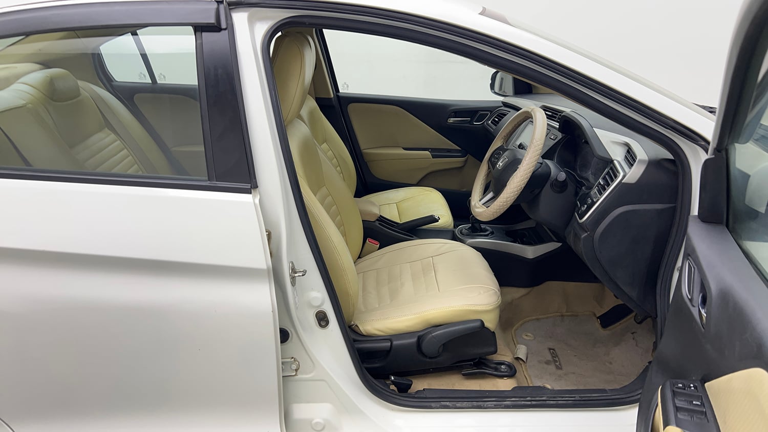 Used 2022 Honda City 4th Generation V Petrol Petrol Manual interior RIGHT SIDE FRONT DOOR CABIN VIEW