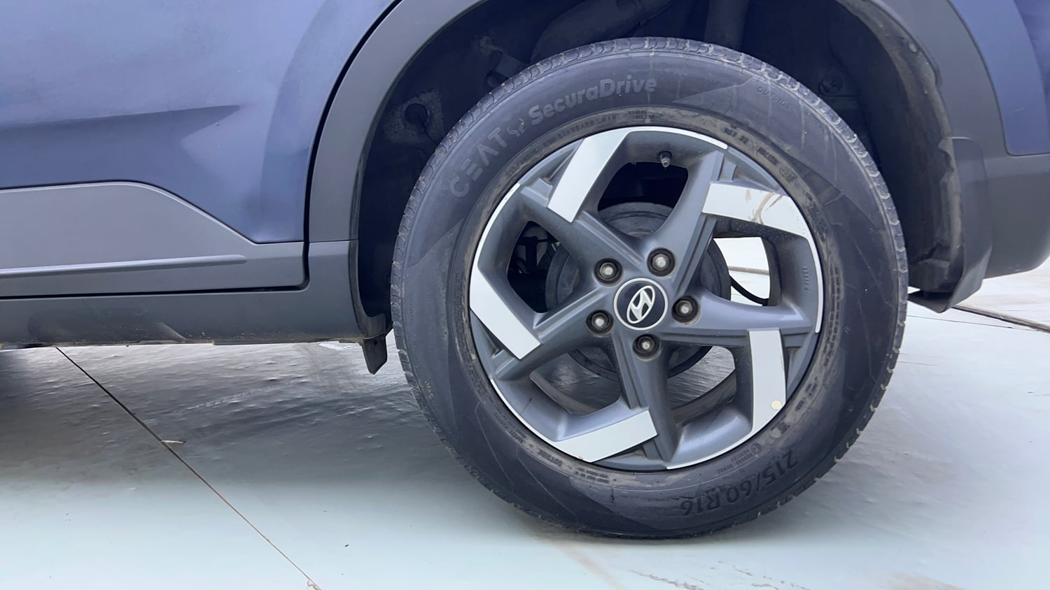Used 2019 hyundai Venue SX 1.0 Turbo Petrol Petrol Manual tyres LEFT REAR TYRE RIM VIEW
