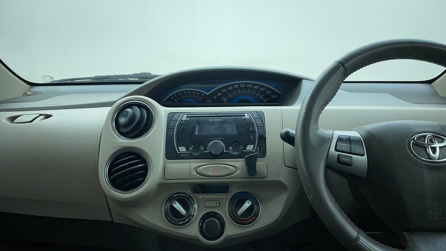 Used 2013 Toyota Etios V Petrol Manual interior MUSIC SYSTEM & AC CONTROL VIEW