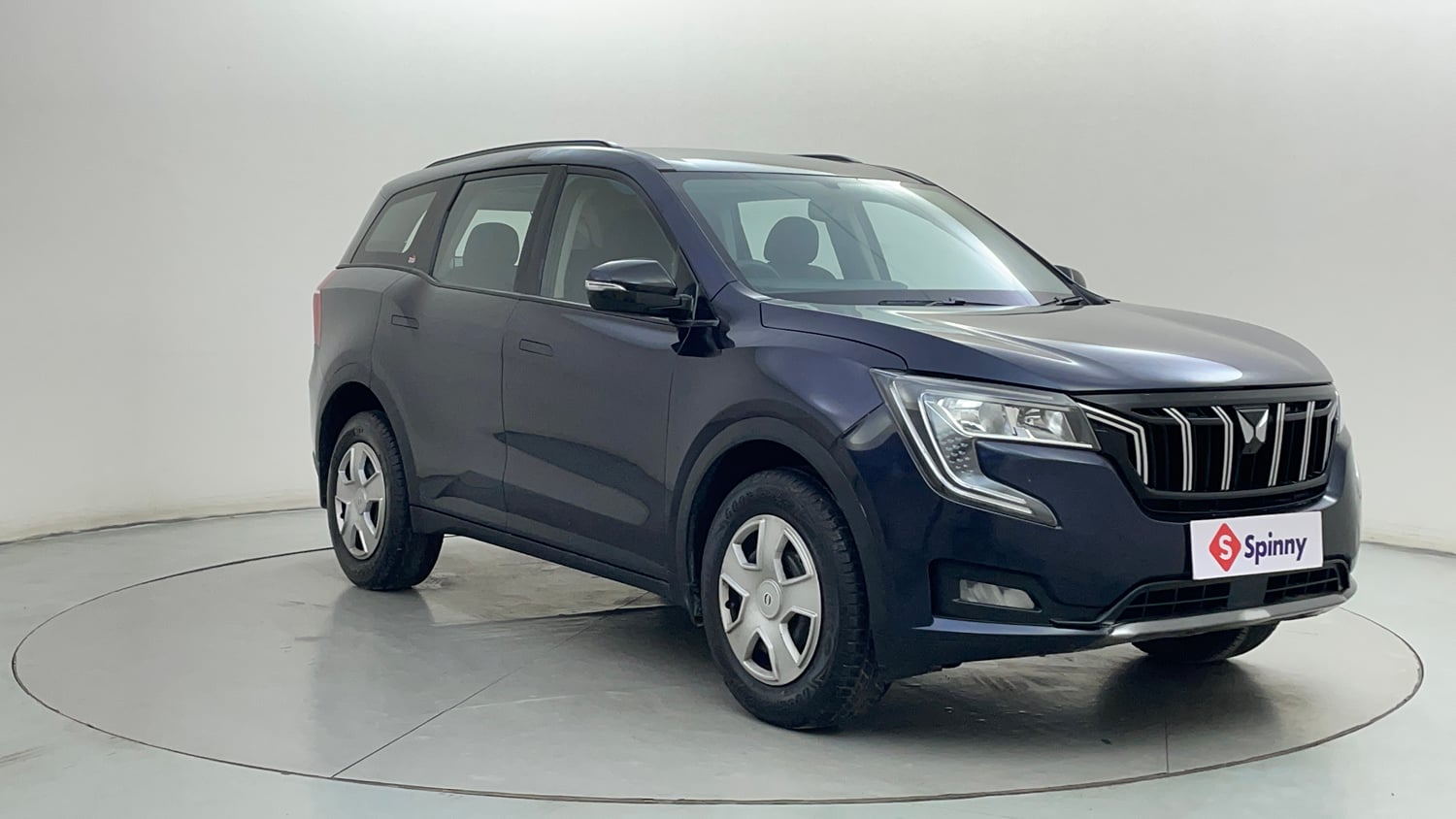 Used 2022 Mahindra XUV700 AX 3 Petrol MT 5 STR Petrol Manual exterior RIGHT FRONT CORNER VIEW