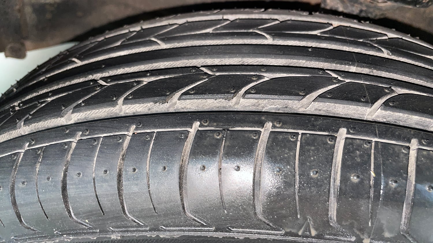 Used 2012 Maruti Suzuki Wagon R 1.0 VXi Petrol Manual tyres LEFT FRONT TYRE TREAD VIEW