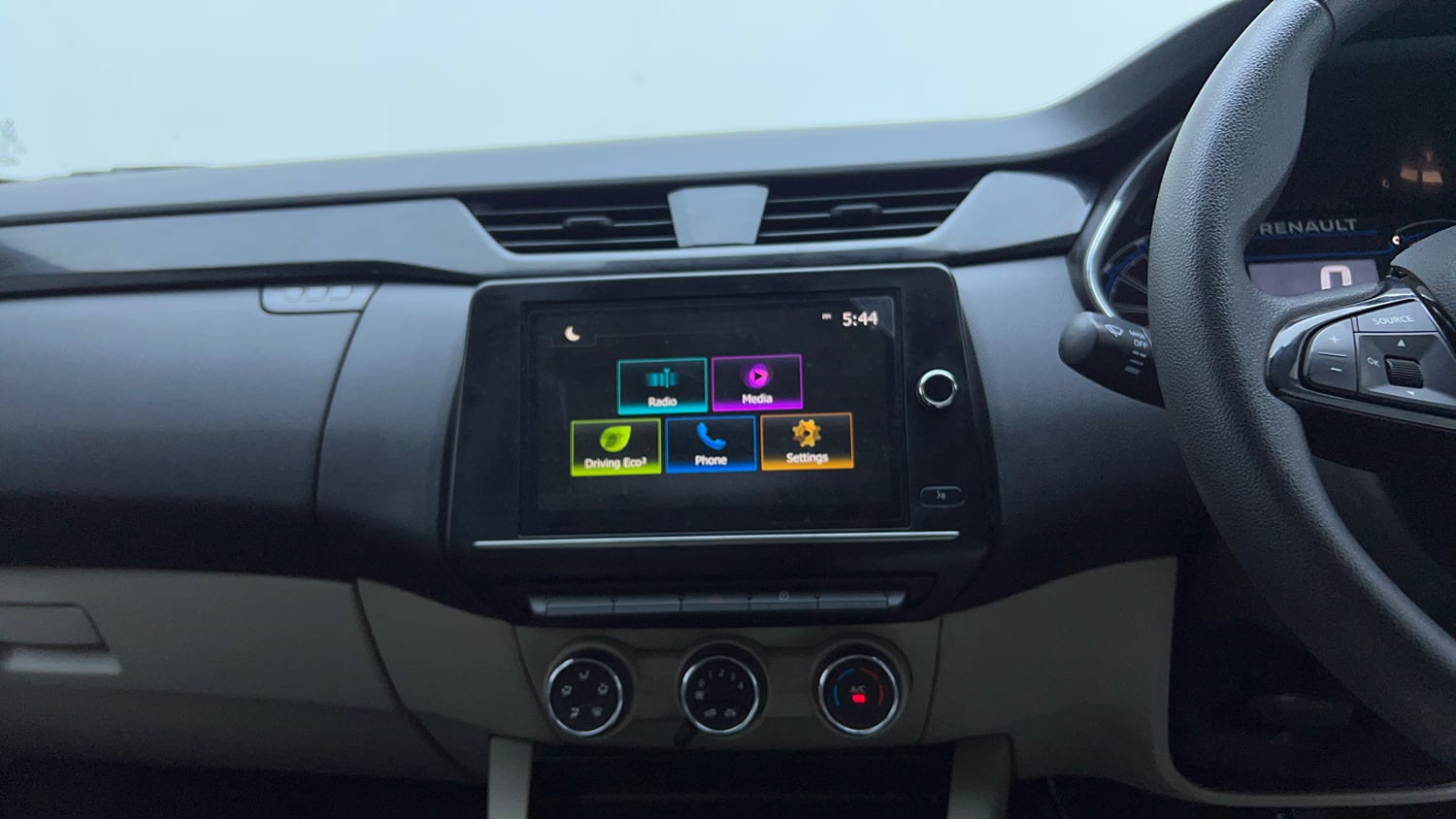 Used 2021 Renault Triber RXT Petrol Manual top_features Integrated (in-dash) music system