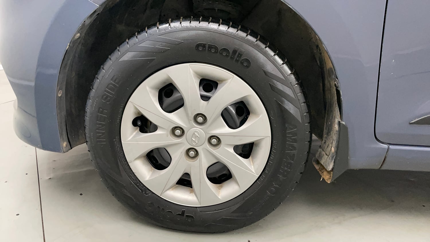 Used 2015 Hyundai Elite i20 Sportz 1.2 Petrol Manual tyres LEFT FRONT TYRE RIM VIEW