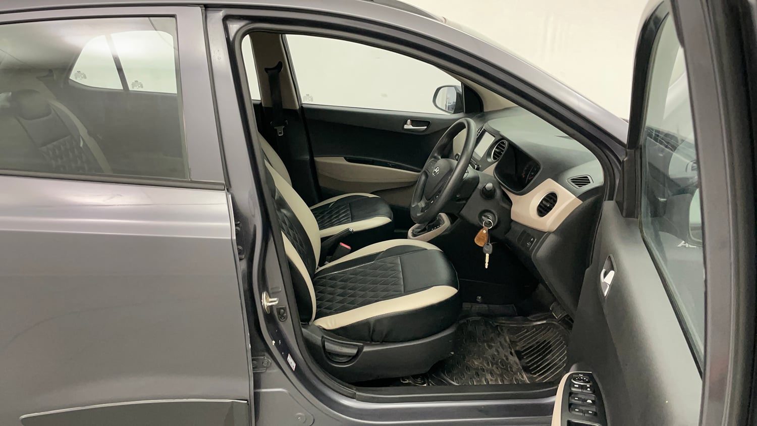 Used 2019 Hyundai Grand i10 Sportz AT 1.2 Kappa VTVT Petrol Automatic interior RIGHT SIDE FRONT DOOR CABIN VIEW