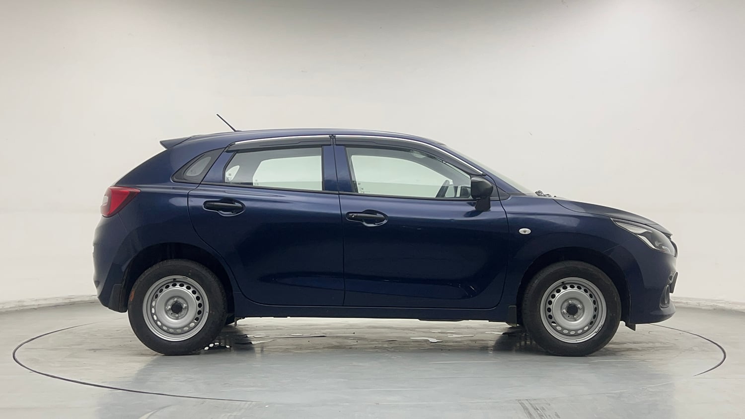 Used 2025 Maruti Suzuki Baleno Sigma MT Petrol Manual exterior RIGHT SIDE VIEW