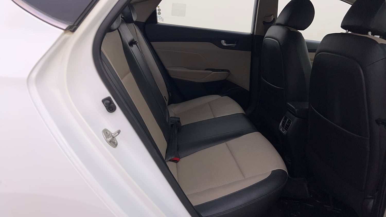 Used 2019 Hyundai Verna SX (O) 1.6 VTVT AT Petrol Automatic interior RIGHT SIDE REAR DOOR CABIN VIEW
