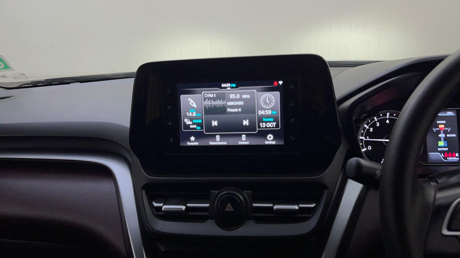 Used 2025 Maruti Suzuki Grand Vitara Delta Smart Hybrid Petrol Manual top_features Touch screen infotainment system