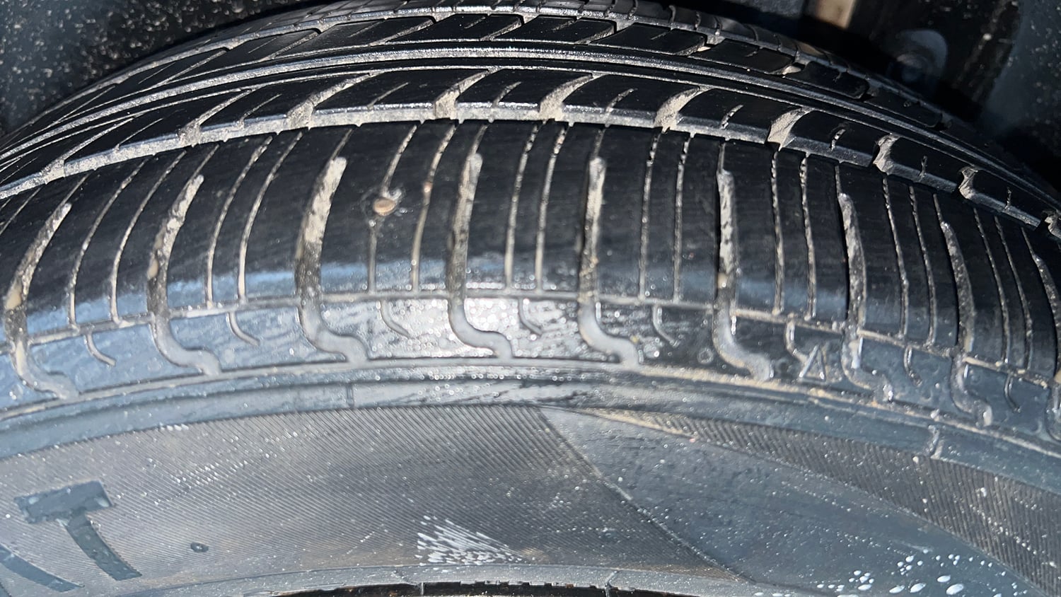 Used 2013 Maruti Suzuki Ertiga Vxi Petrol Manual tyres LEFT REAR TYRE TREAD VIEW