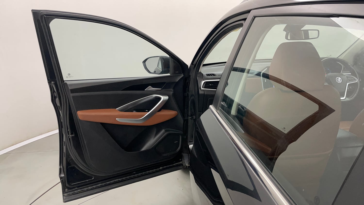 Used 2021 MG Motors Hector Plus Sharp 2.0 Diesel Turbo MT 6-STR Diesel Manual interior LEFT FRONT DOOR OPEN VIEW
