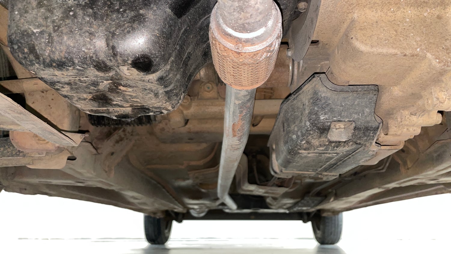 Used 2016 Hyundai Eon Magna + Petrol Manual extra FRONT LEFT UNDERBODY VIEW