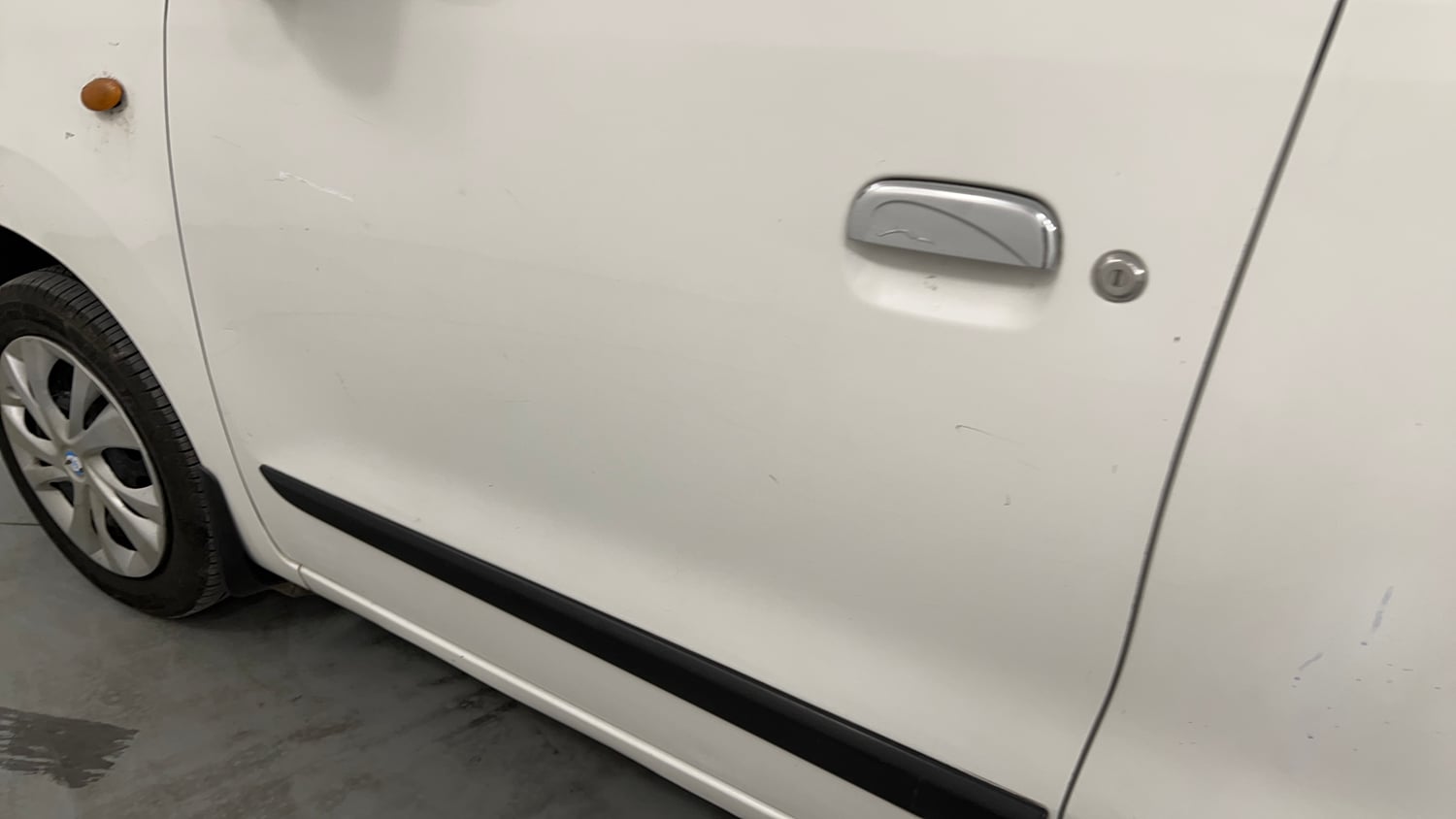 Used 2016 Maruti Suzuki Wagon R 1.0 VXI AMT Petrol Automatic dents MINOR DENT
