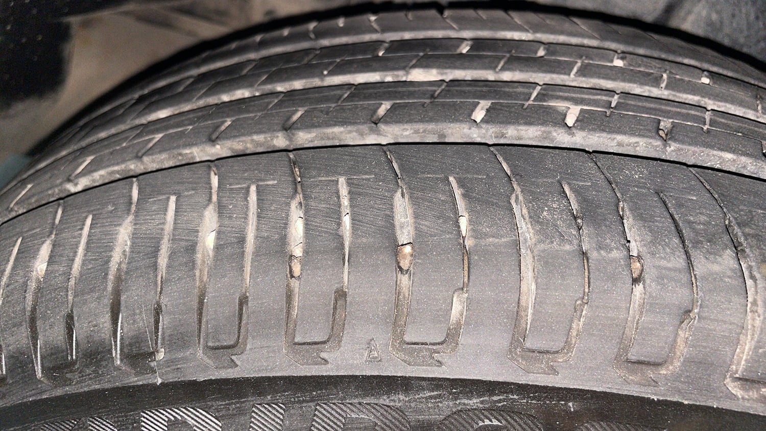 Used 2018 Maruti Suzuki Ciaz Zeta Hybrid 1.5 AT Petrol Automatic tyres RIGHT REAR TYRE TREAD VIEW