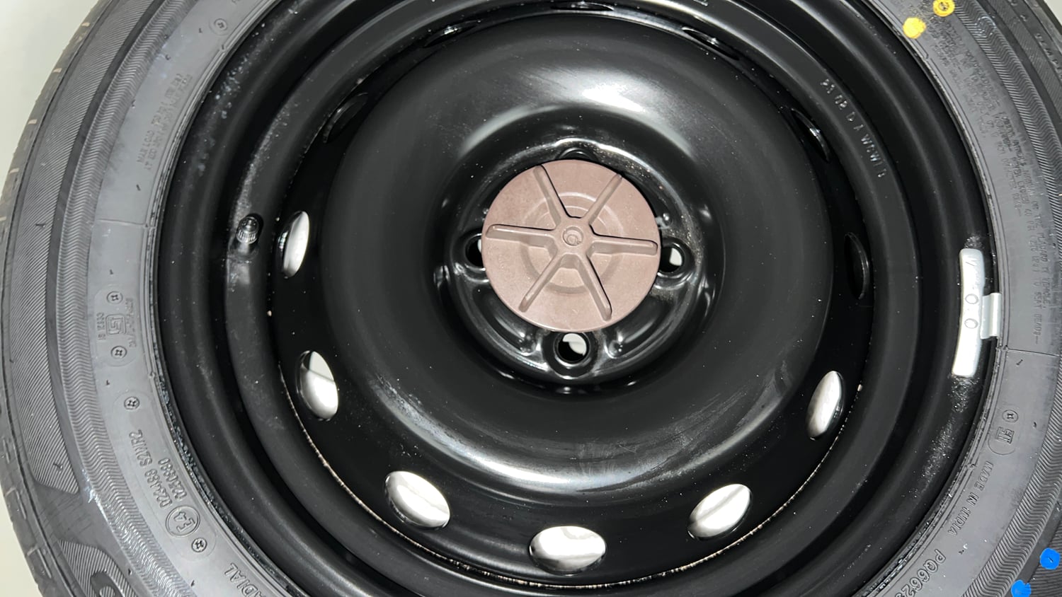 Used 2023 Maruti Suzuki Ignis Zeta 1.2 MT Petrol Manual tyres SPARE TYRE VIEW