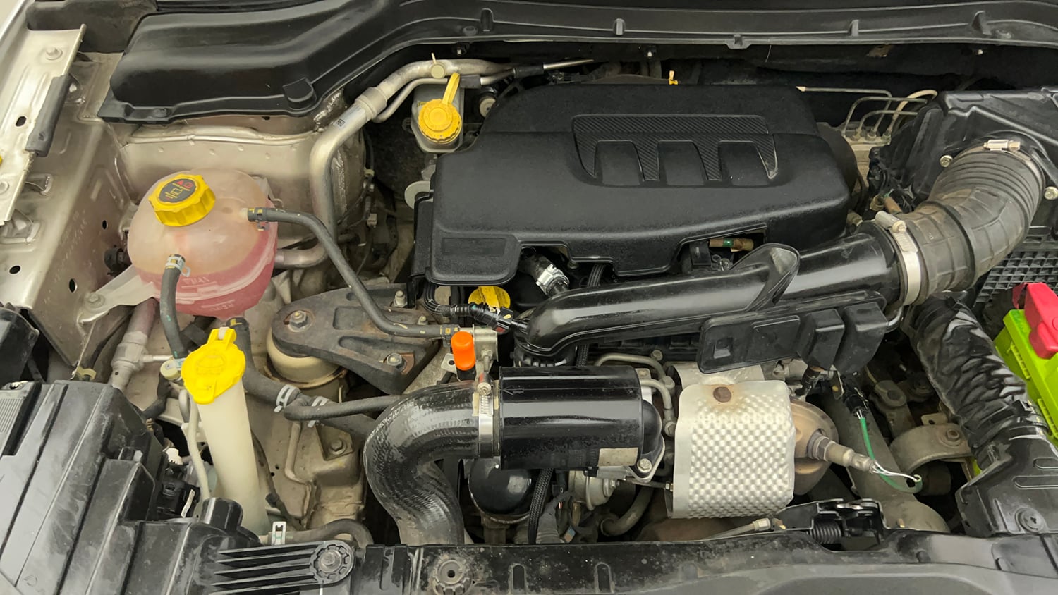 Used 2019 Mahindra XUV 300 1.2 W8 (O) Petrol Manual engine ENGINE RIGHT SIDE VIEW