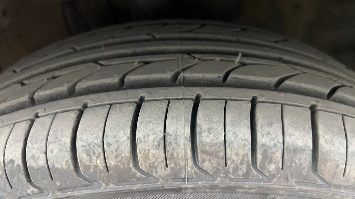 Used 2013 Hyundai i20 Sportz 1.2 Petrol Manual tyres LEFT FRONT TYRE TREAD VIEW