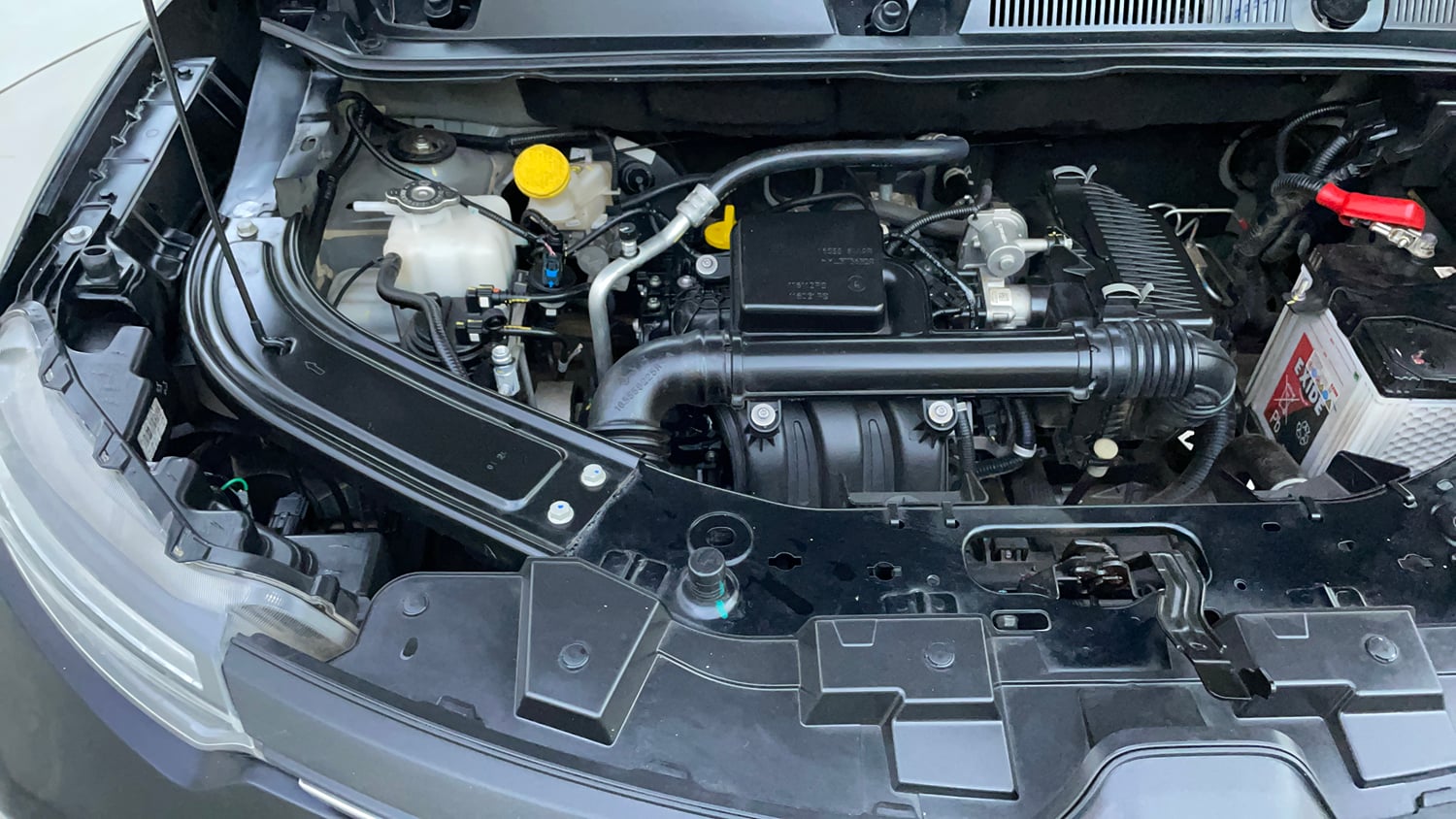 Used 2024 Renault Kiger RXZ MT Petrol Manual engine ENGINE RIGHT SIDE VIEW