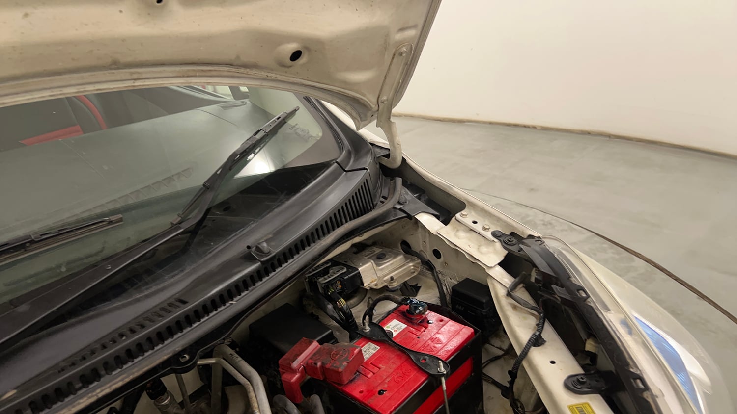 Used 2016 Maruti Suzuki Wagon R 1.0 VXI AMT Petrol Automatic engine ENGINE LEFT SIDE HINGE & APRON VIEW