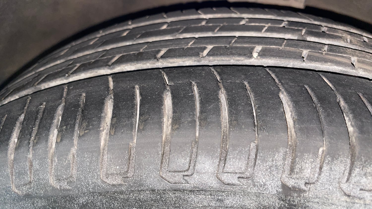 Used 2018 Maruti Suzuki Ciaz Zeta Hybrid 1.5 AT Petrol Automatic tyres RIGHT FRONT TYRE TREAD VIEW