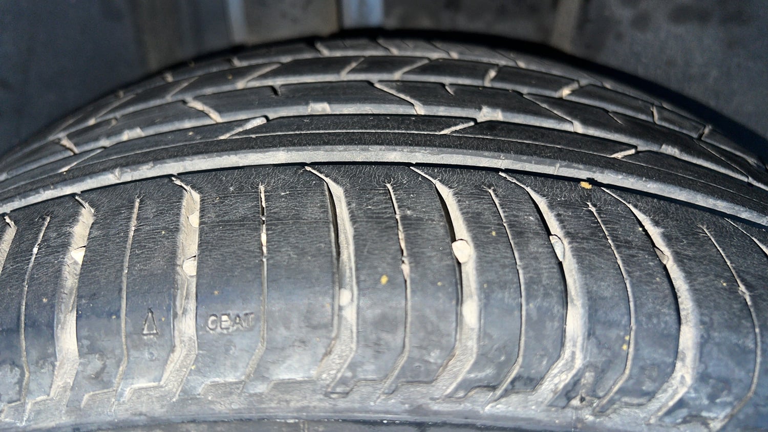Used 2023 Volkswagen Virtus GT Plus 1.5 TSI EVO DSG Petrol Automatic tyres RIGHT REAR TYRE TREAD VIEW