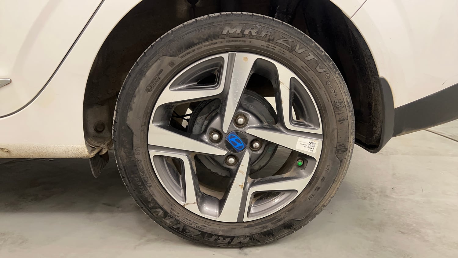 Used 2023 Hyundai Aura SX 1.2 CNG Cng Manual tyres LEFT REAR TYRE RIM VIEW