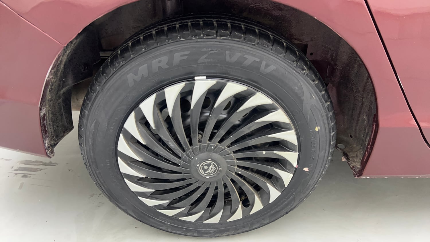 Used 2016 Honda City SV Petrol Manual tyres RIGHT REAR TYRE RIM VIEW