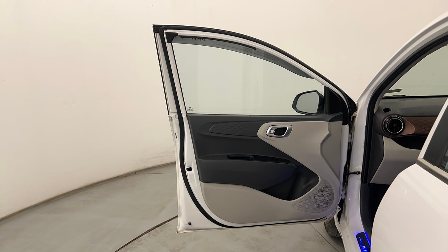 Used 2023 Hyundai Aura SX 1.2 CNG Cng Manual interior LEFT FRONT DOOR OPEN VIEW