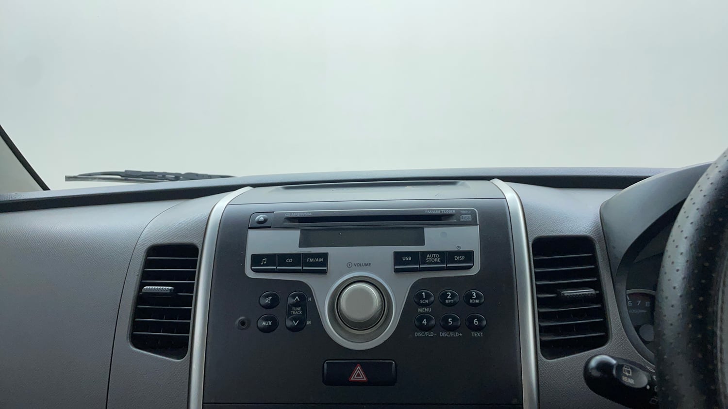 Used 2012 Maruti Suzuki Wagon R 1.0 VXi Petrol Manual top_features Integrated (in-dash) music system