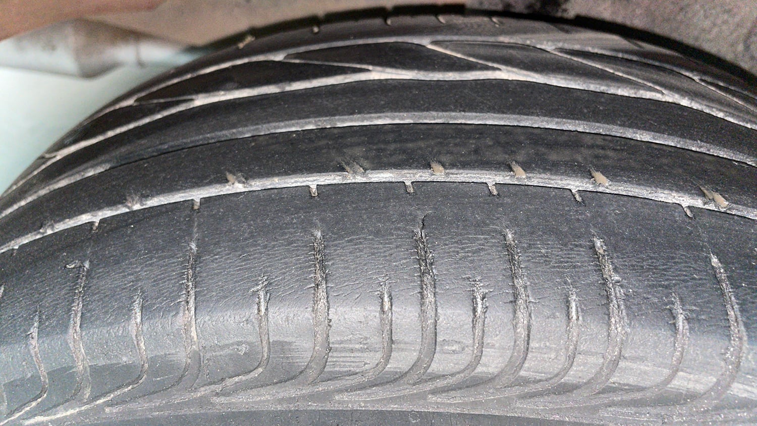 Used 2013 Toyota Etios V Petrol Manual tyres RIGHT REAR TYRE TREAD VIEW