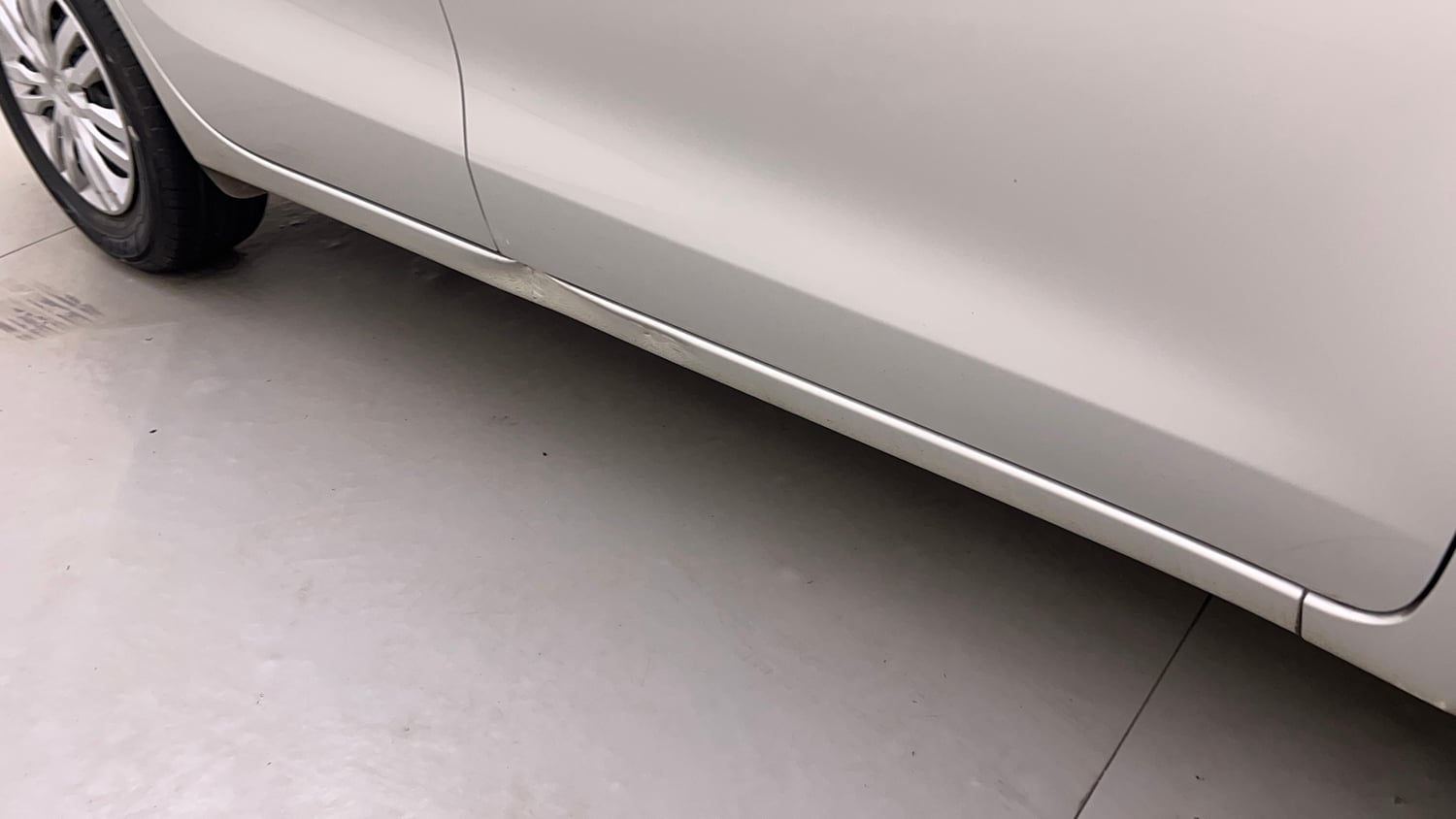 Used 2017 Maruti Suzuki Dzire VDi AMT Diesel Automatic dents MINOR DENT