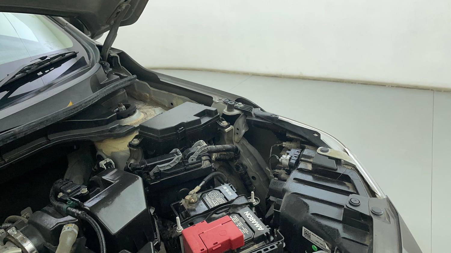 Used 2023 Honda Amaze VX CVT 1.2 Petrol Petrol Automatic engine ENGINE LEFT SIDE HINGE & APRON VIEW