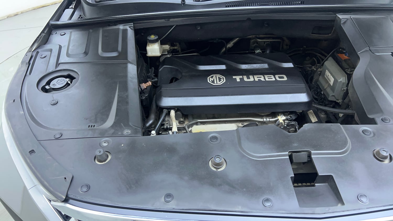 Used 2023 MG Motors Hector Plus Savvy Pro 1.5 Turbo Petrol CVT 7 STR Petrol Automatic engine ENGINE RIGHT SIDE VIEW