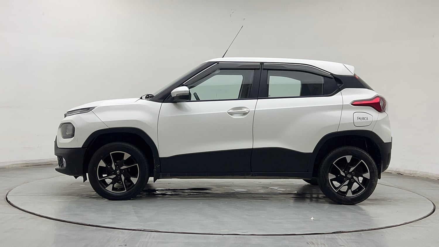 Used 2022 Tata Punch Accomplished Dazzle Pack MT Petrol Manual exterior LEFT SIDE VIEW