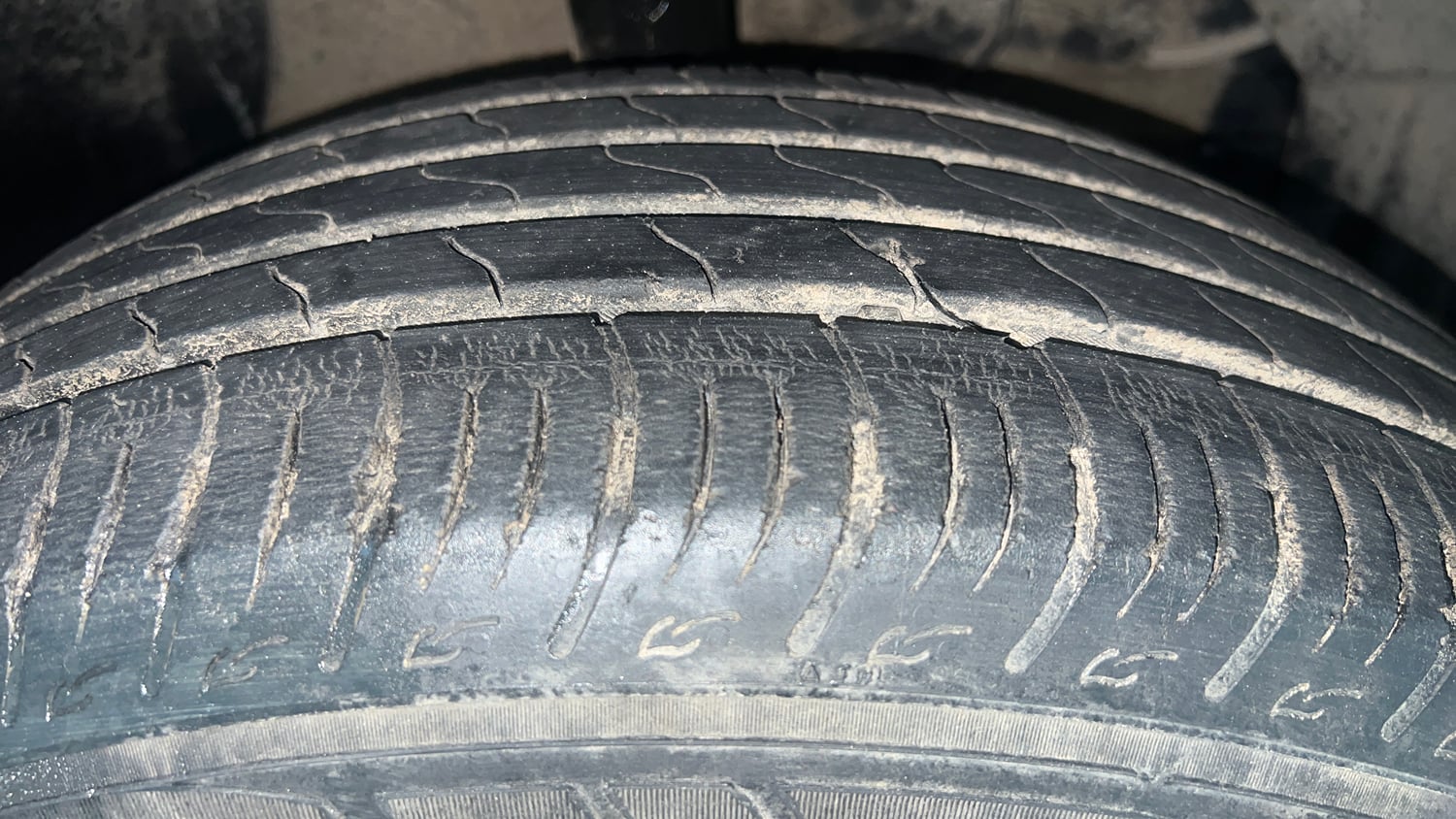 Used 2023 Maruti Suzuki Brezza ZXi Plus AT Petrol Automatic tyres RIGHT FRONT TYRE TREAD VIEW