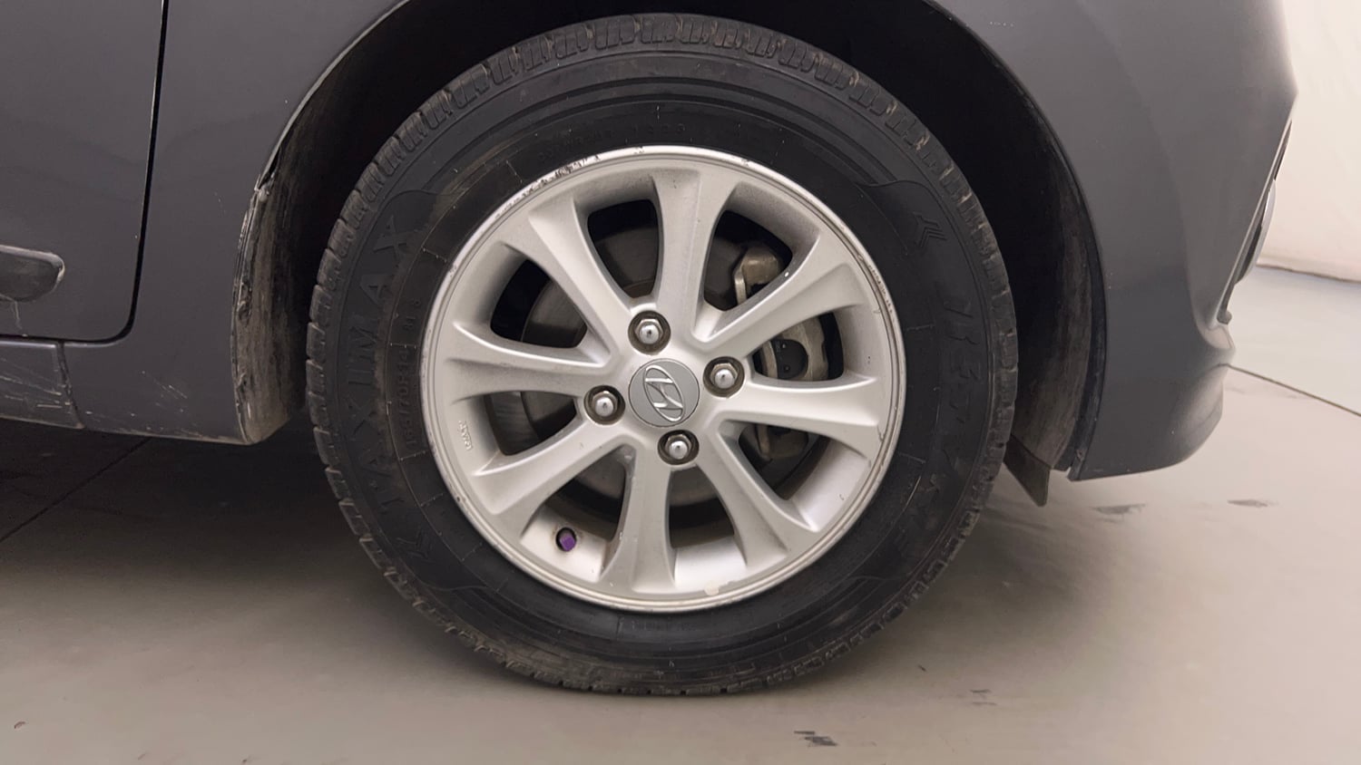 Used 2015 Hyundai Grand i10 Asta AT 1.2 Kappa VTVT Petrol Automatic tyres RIGHT FRONT TYRE RIM VIEW