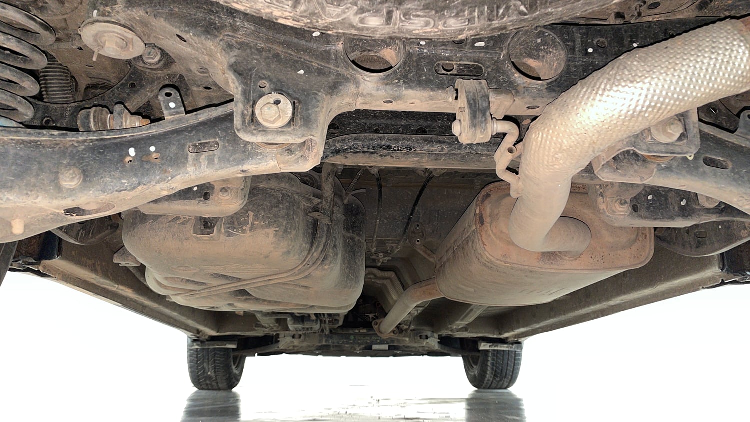 Used 2022 Mahindra XUV700 AX 3 Petrol MT 5 STR Petrol Manual extra REAR UNDERBODY VIEW (TAKEN FROM REAR)