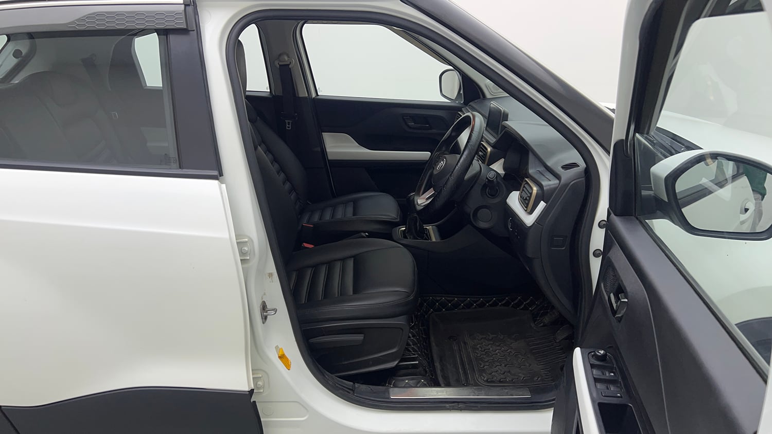 Used 2022 Tata Punch Accomplished Dazzle Pack MT Petrol Manual interior RIGHT SIDE FRONT DOOR CABIN VIEW