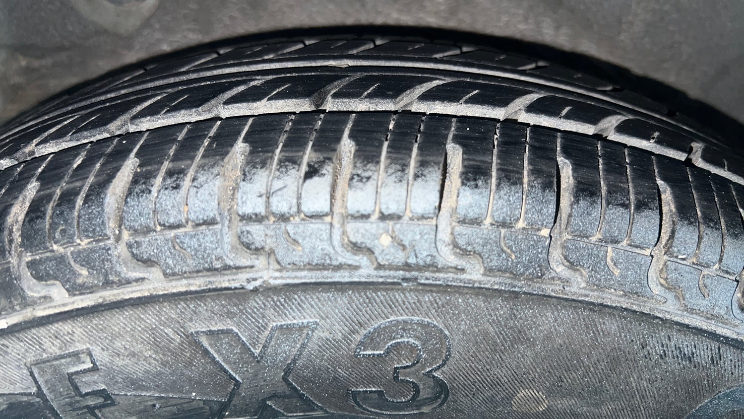 Used 2013 Hyundai i10 Magna 1.1 iRDE2 Petrol Manual tyres RIGHT REAR TYRE TREAD VIEW