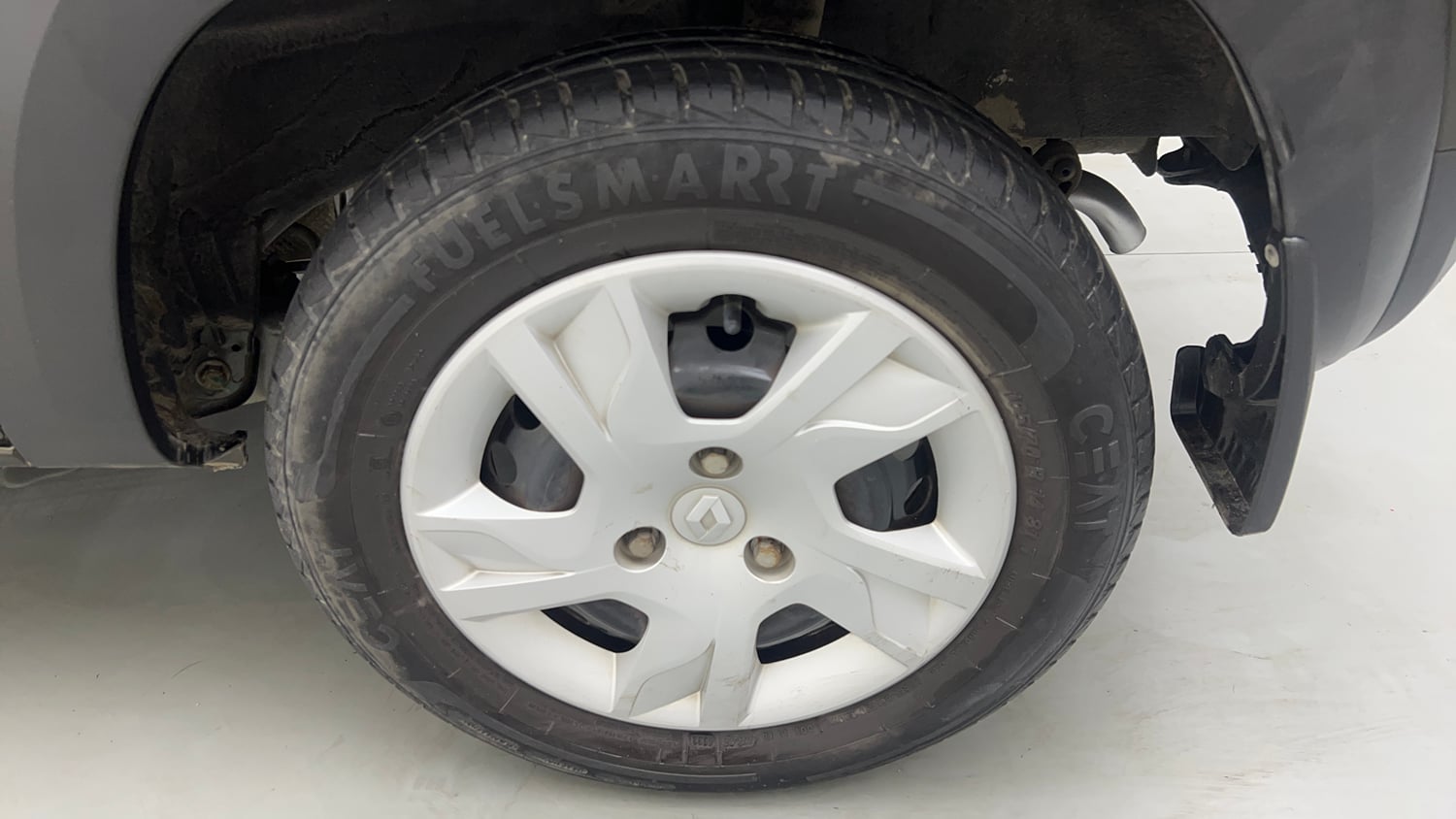 Used 2023 Renault Kwid RXT 1.0 Petrol Manual tyres LEFT REAR TYRE RIM VIEW