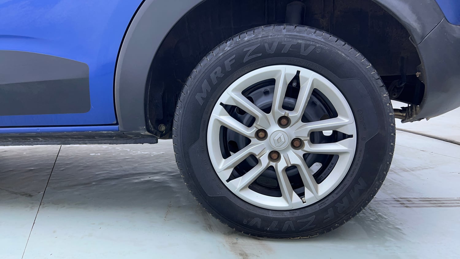 Used 2021 Renault Triber RXT Petrol Manual tyres LEFT REAR TYRE RIM VIEW