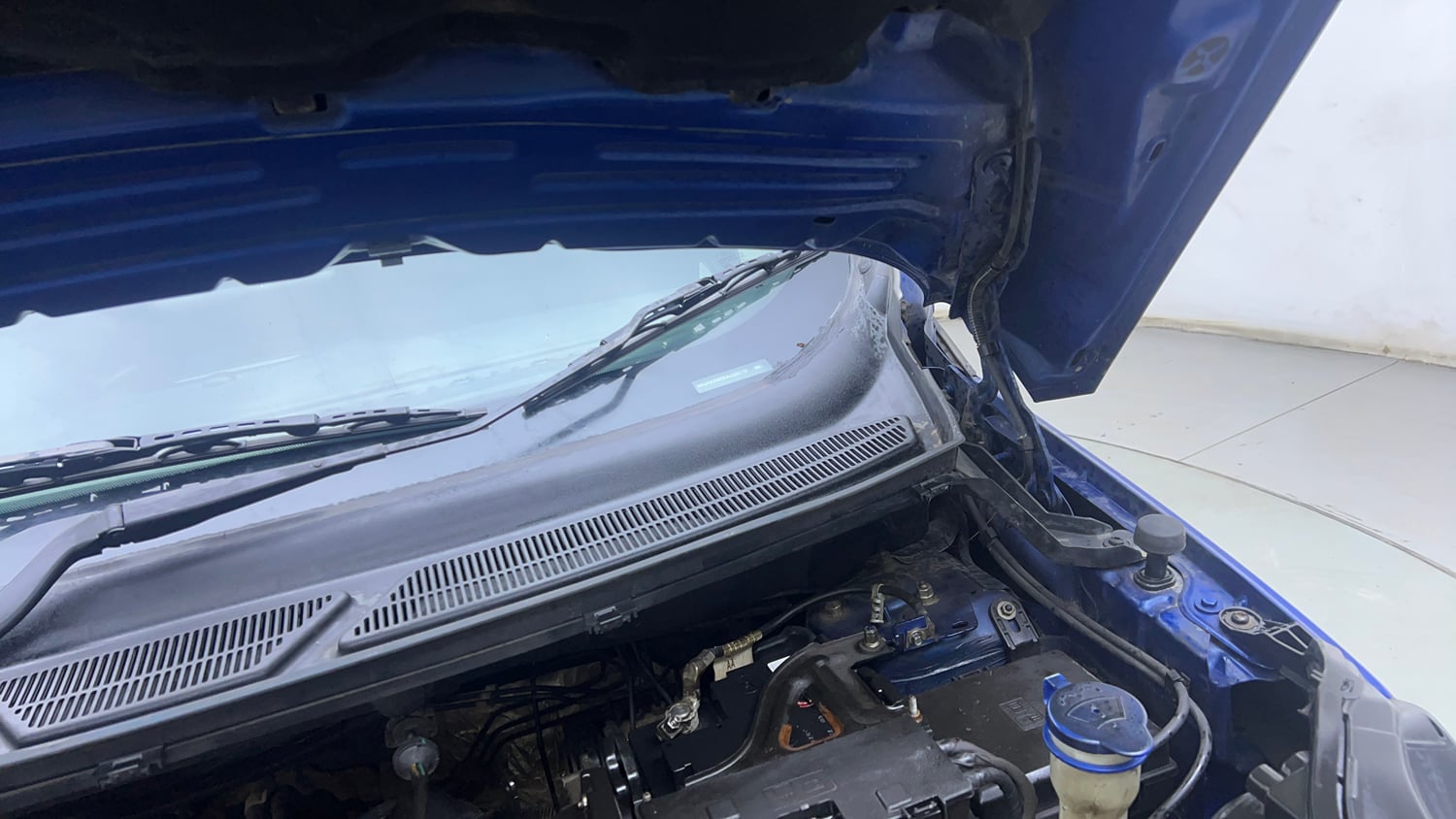 Used 2018 Ford EcoSport Trend + 1.5L TDCi Diesel Manual engine ENGINE LEFT SIDE HINGE & APRON VIEW