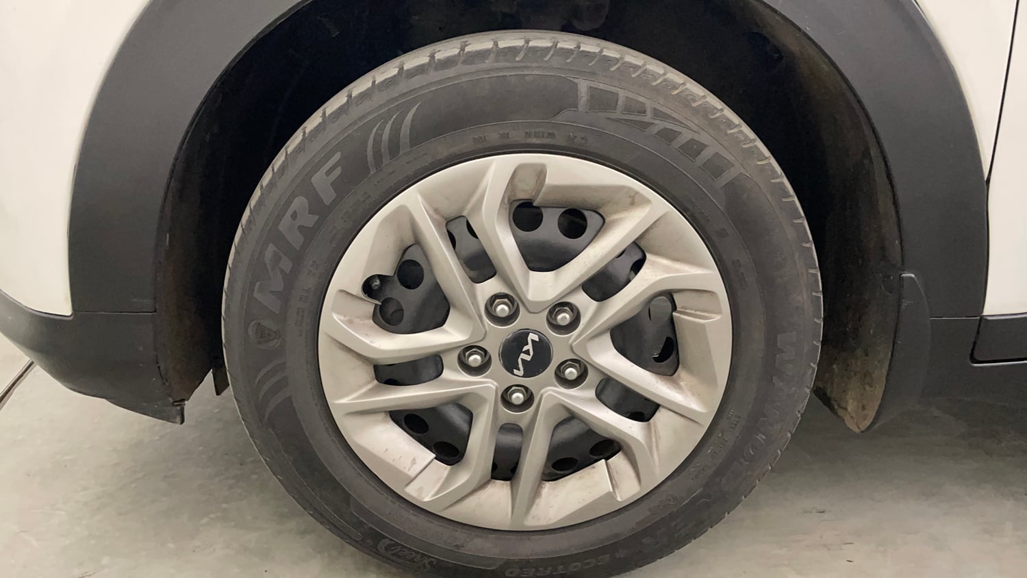 Used 2022 Kia Carens Prestige 1.4 Petrol MT 7 STR Petrol Manual tyres LEFT FRONT TYRE RIM VIEW