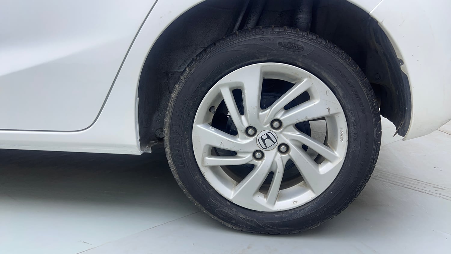 Used 2015 Honda Jazz V Petrol Petrol Manual tyres LEFT REAR TYRE RIM VIEW