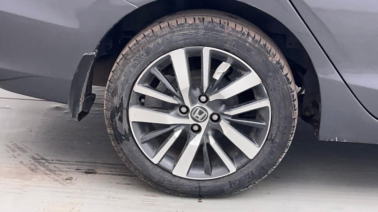 Used 2021 Honda City ZX Petrol Petrol Manual tyres RIGHT REAR TYRE RIM VIEW