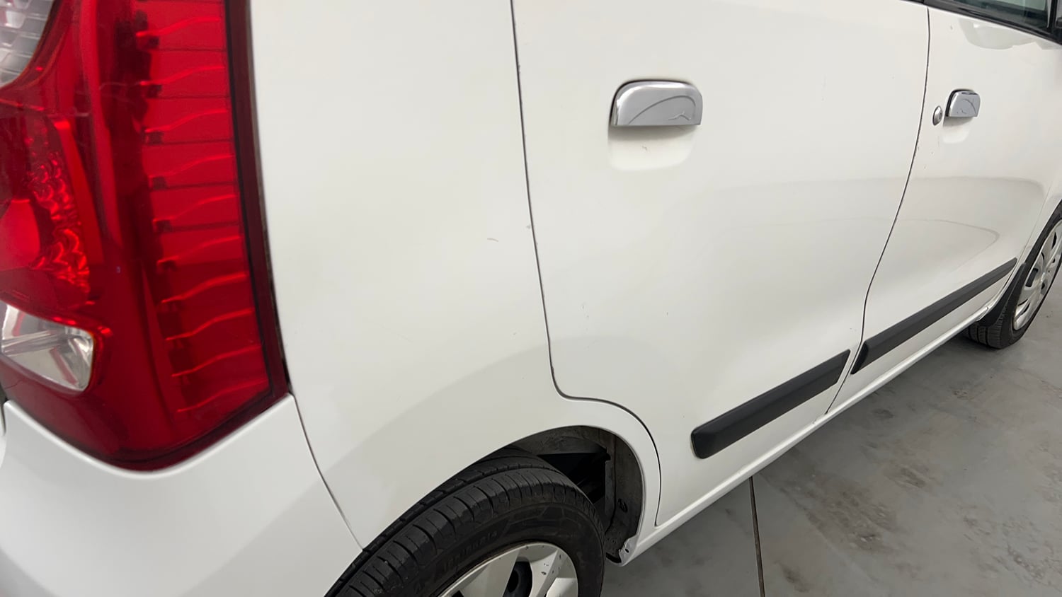Used 2016 Maruti Suzuki Wagon R 1.0 VXI AMT Petrol Automatic dents MINOR DENT