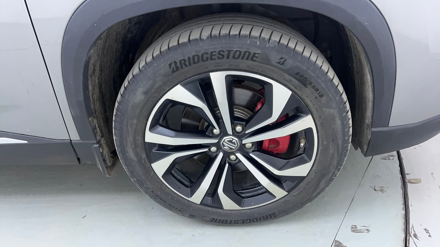 Used 2023 MG Motors Hector Plus Savvy Pro 1.5 Turbo Petrol CVT 7 STR Petrol Automatic tyres RIGHT FRONT TYRE RIM VIEW