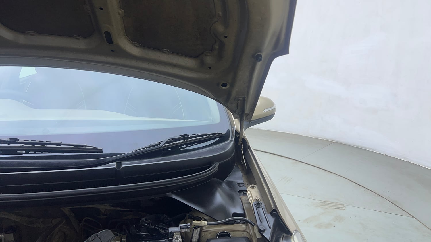 Used 2015 Hyundai Elite i20 Asta 1.2 Petrol Manual engine ENGINE LEFT SIDE HINGE & APRON VIEW