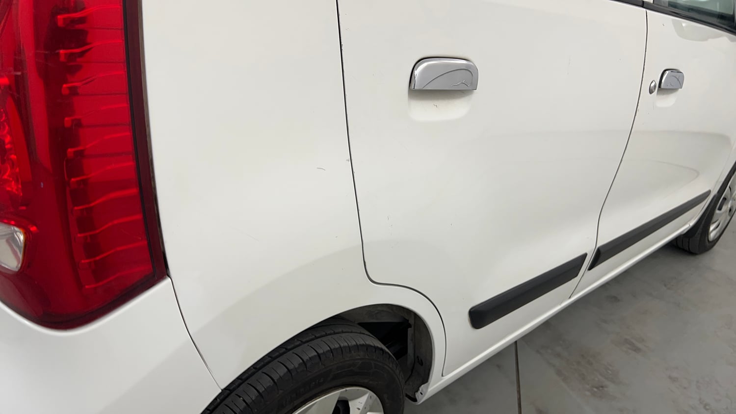 Used 2016 Maruti Suzuki Wagon R 1.0 VXI AMT Petrol Automatic dents MINOR SCRATCH