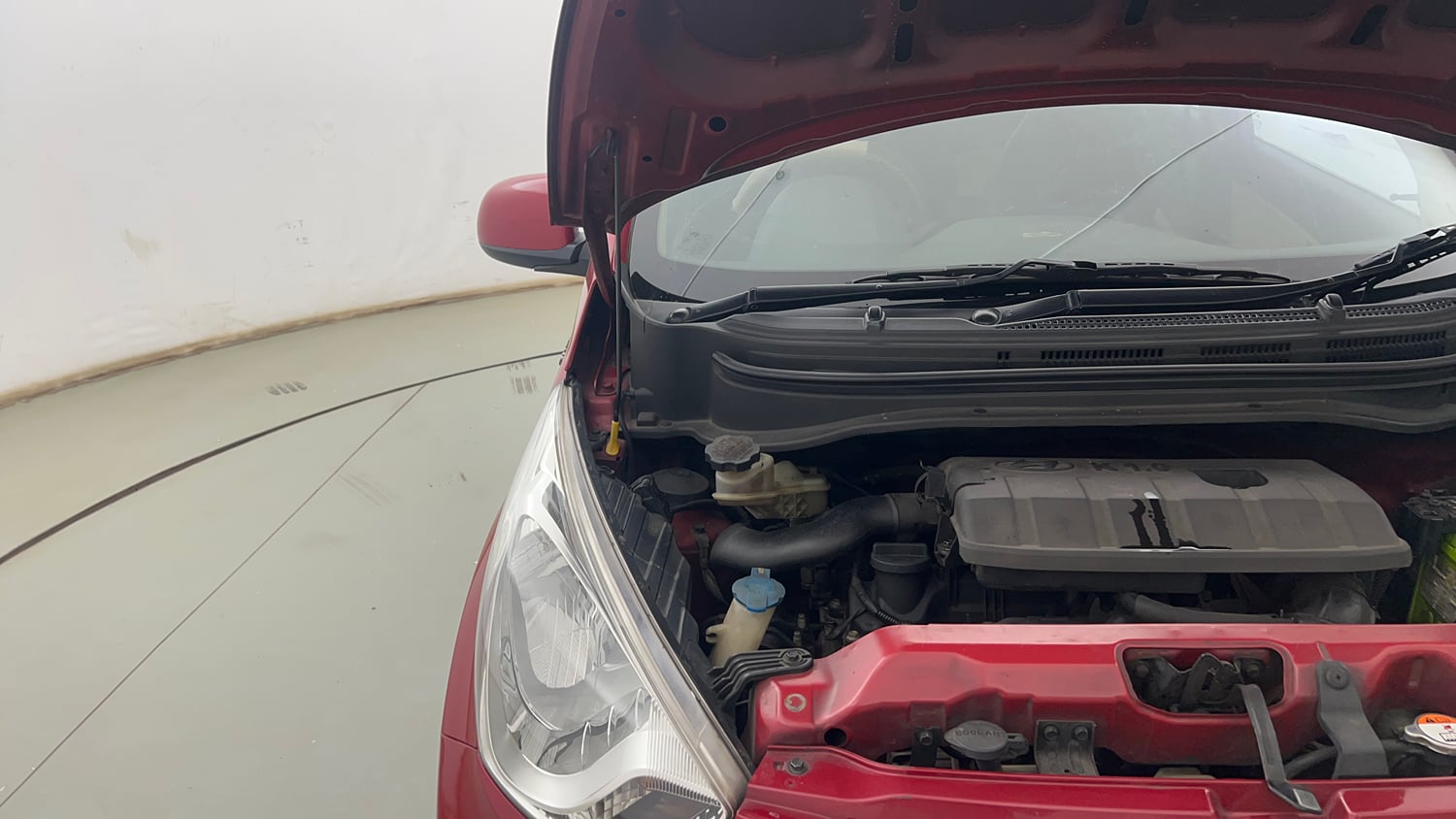 Used 2015 Hyundai Eon Magna O Petrol Manual engine ENGINE RIGHT SIDE HINGE & APRON VIEW